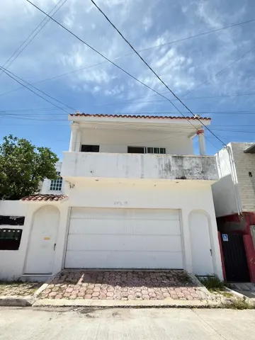 Se vende casa + 8 departamentos cerca del puerto pesquero